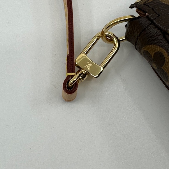 NEW AUTHENTIC LOUIS VUITTON POCHETTE - Picture 3 of 6
